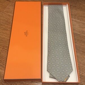 HERMES Authentic Vintage Cravate Twill Tie 100% Silk Asteroids SkyBlue w/ Box